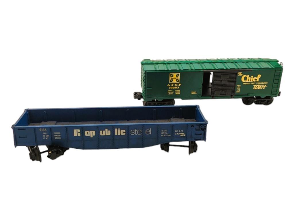Lot of 2 Train Box Cars - Republic & The Chief