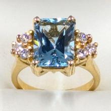 14K Gold Topaz and Diamond Ladies Ring - 5.8g