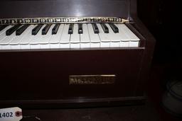 Magnus Electric Keyboard