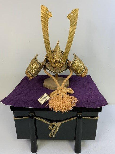 JAPAN VINTAGE JAPANESE SAMURAI DISPLAY DOLL KABUTO HELMET WITH TRUNK