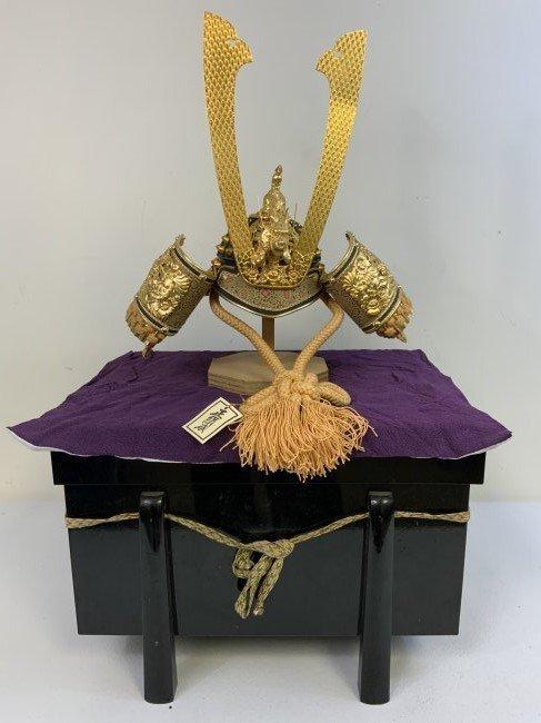 JAPAN VINTAGE JAPANESE SAMURAI DISPLAY DOLL KABUTO HELMET WITH TRUNK