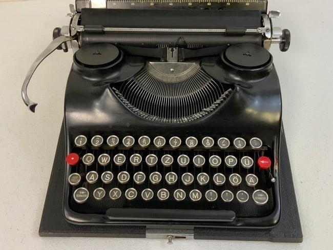 WWII GERMAN 1941 SS GROMA MODEL N TYPEWRITER WITH SS RUNES KEY