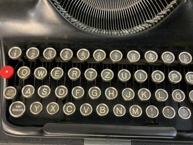 WWII GERMAN 1941 SS GROMA MODEL N TYPEWRITER WITH SS RUNES KEY