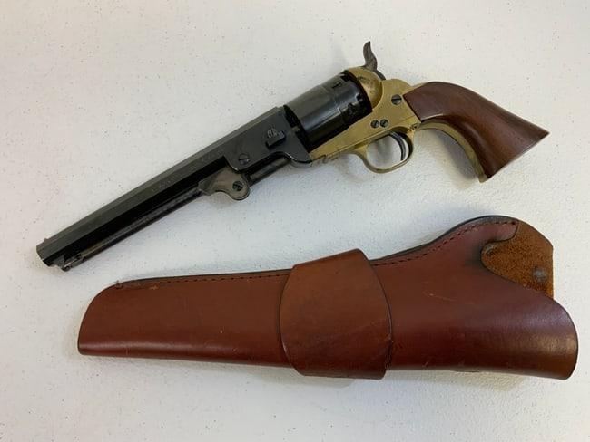 COLT 1851 NAVY PERCUSSION REVOLVER BY F. LLIPIETTA ITALIAN REPRODUCTION WITH HOLSTER