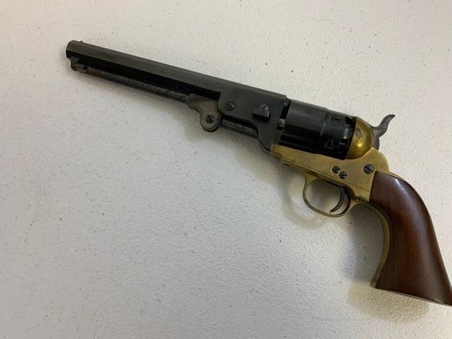 COLT 1851 NAVY PERCUSSION REVOLVER BY F. LLIPIETTA ITALIAN REPRODUCTION WITH HOLSTER