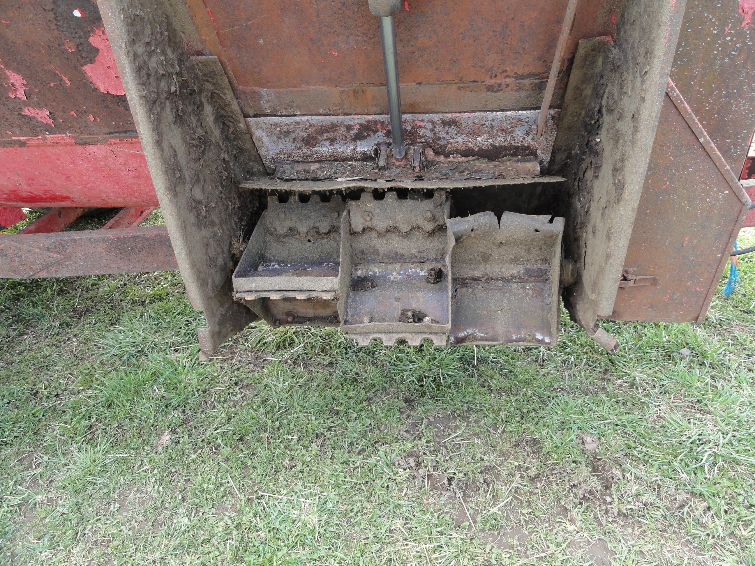 Gehl 7832 Slinger Spreader