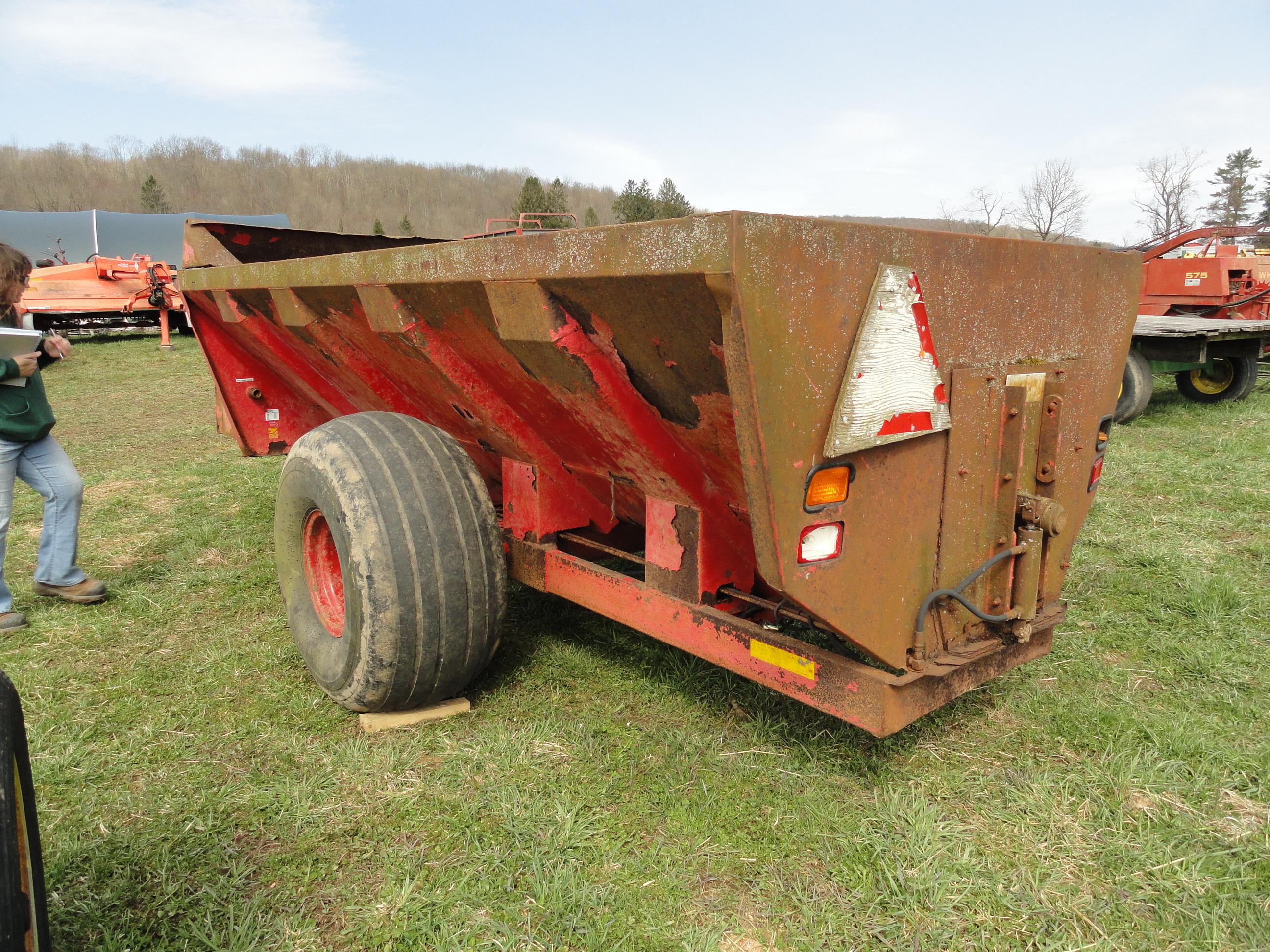 Gehl 7832 Slinger Spreader