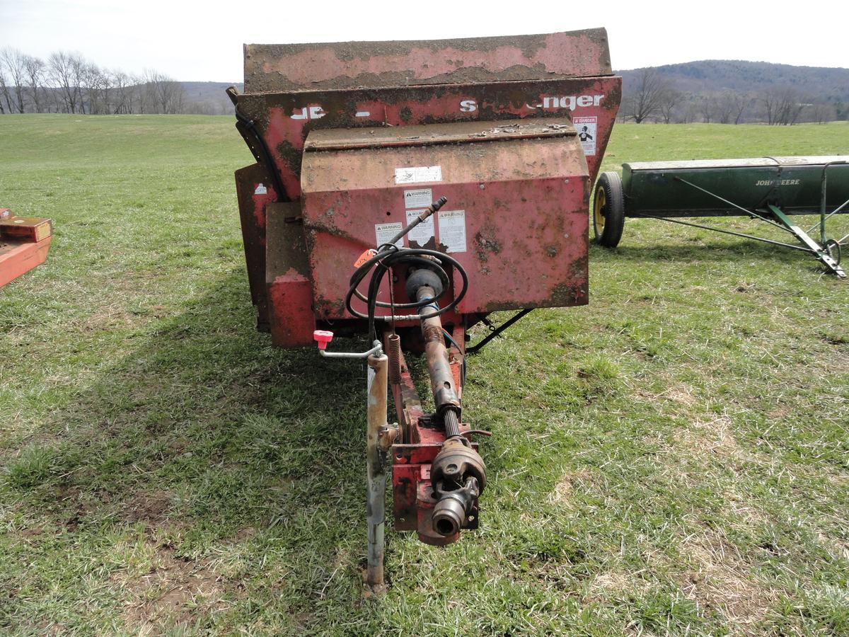 Gehl 7832 Slinger Spreader