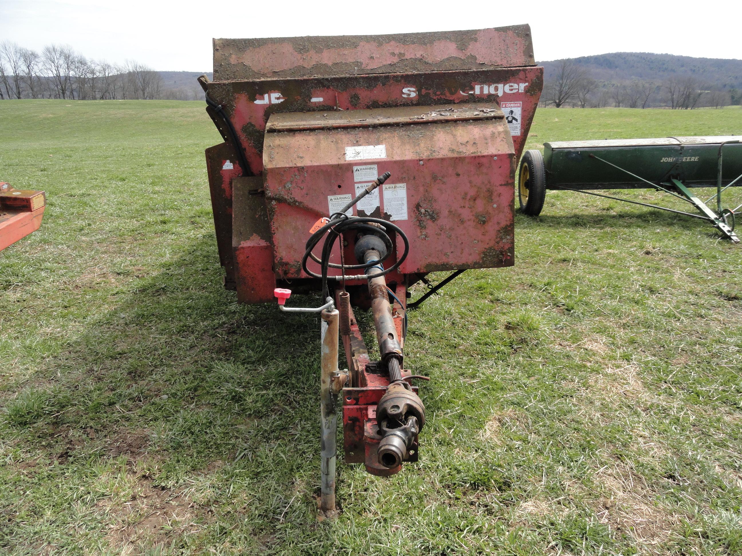Gehl 7832 Slinger Spreader