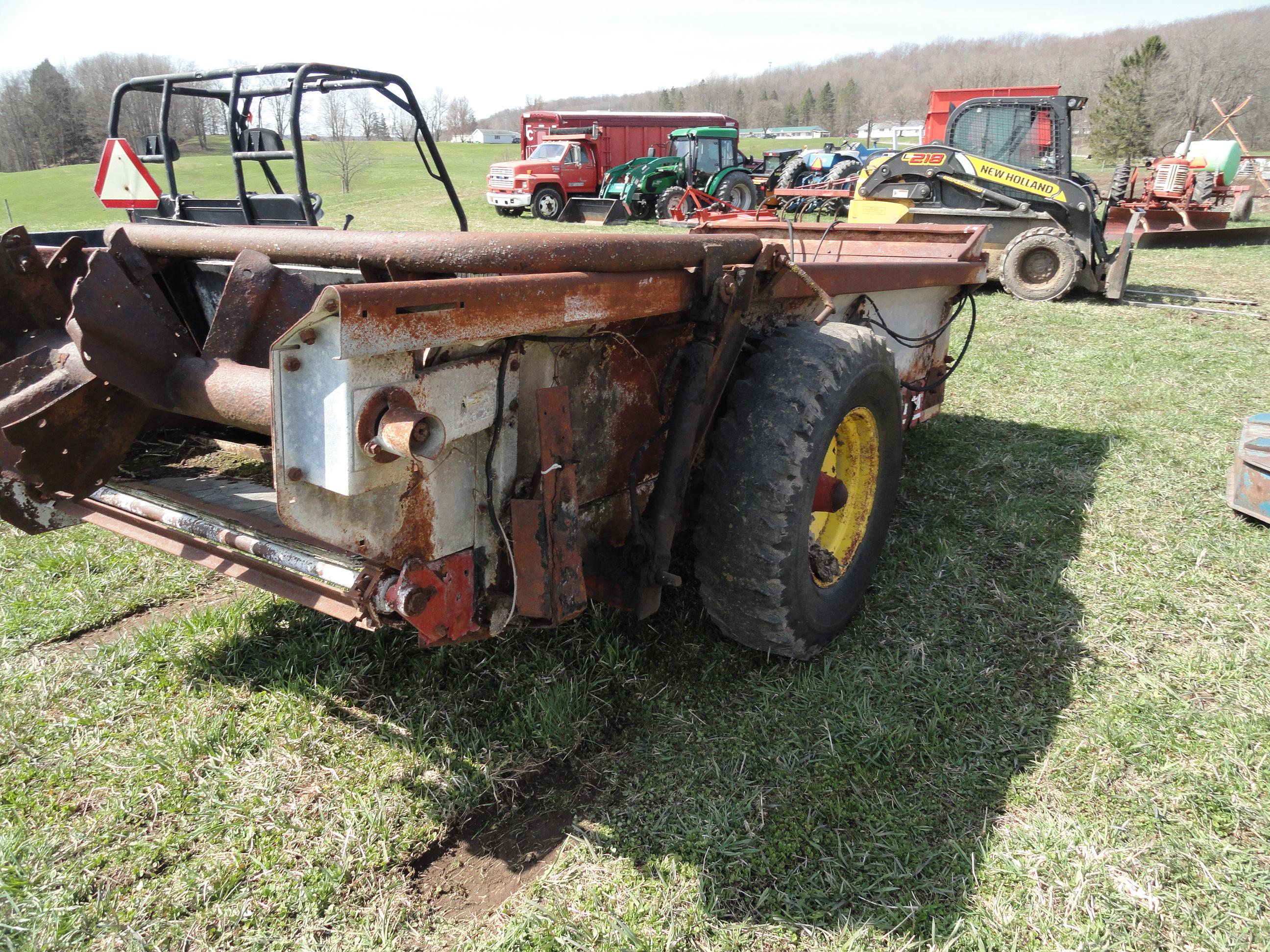 New Holland manure spreader.  ROUGH SHAPE.  No shaft