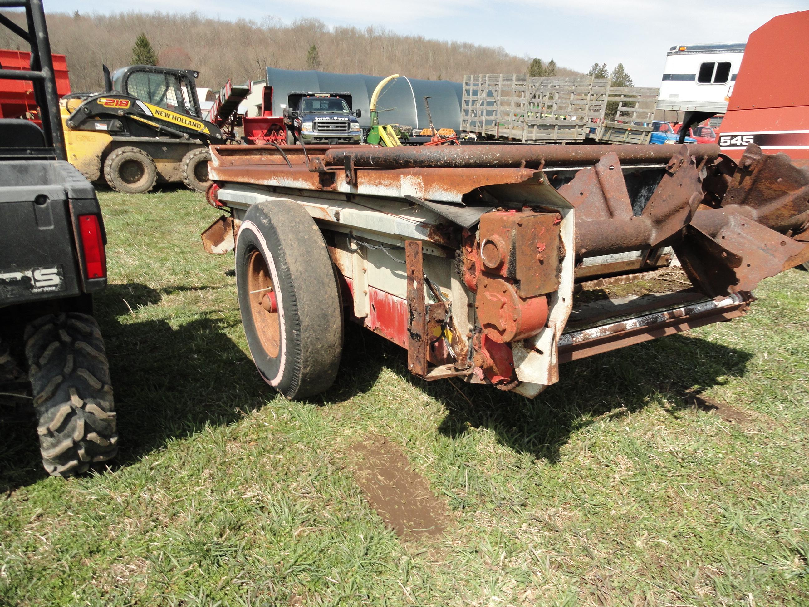 New Holland manure spreader.  ROUGH SHAPE.  No shaft