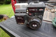 Briggs and Stratton 5.5HP engine w/round shaft