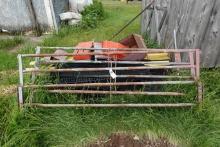 Pig farrowing pen