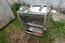 Stainless steel pig feeder