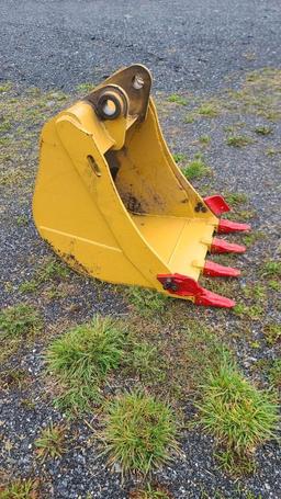 CAT416, 420, 430 HD Bucket, 600mm wide, J200 Adapter & Rock Teeth (1U3202RC) *4, without pins, with