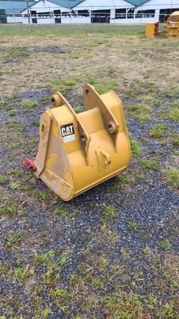 CAT416, 420, 430 HD Bucket, 600mm wide, J200 Adapter & Rock Teeth (1U3202RC) *4, without pins, with