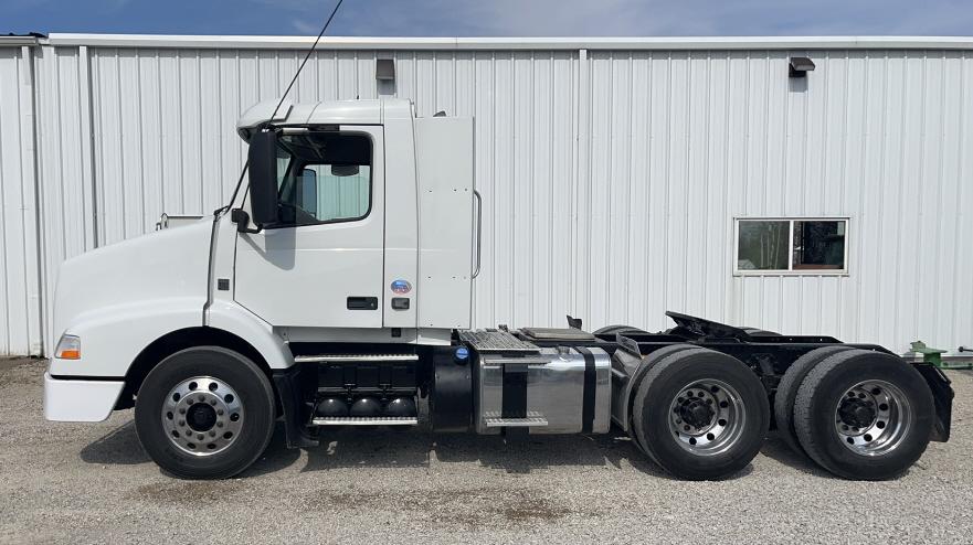 2013 Volvo VNM42630