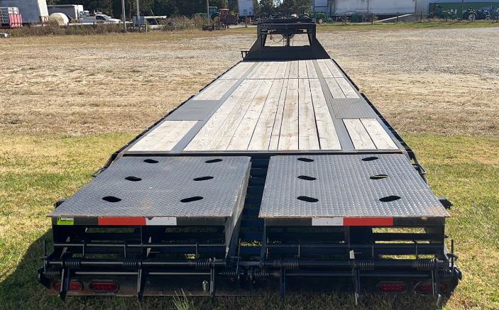 2023 MP Custom 40' Trailer