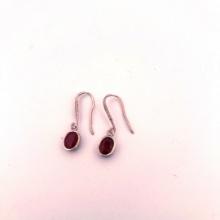 Earrings 925 w/red stone hammered