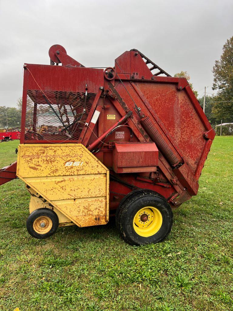 New Holland 851  Round Baler  WORKS