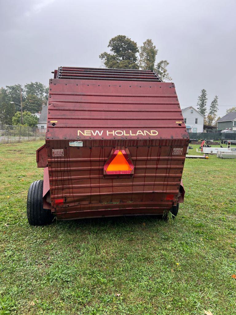New Holland 851  Round Baler  WORKS