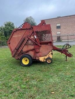 New Holland 851  Round Baler  WORKS