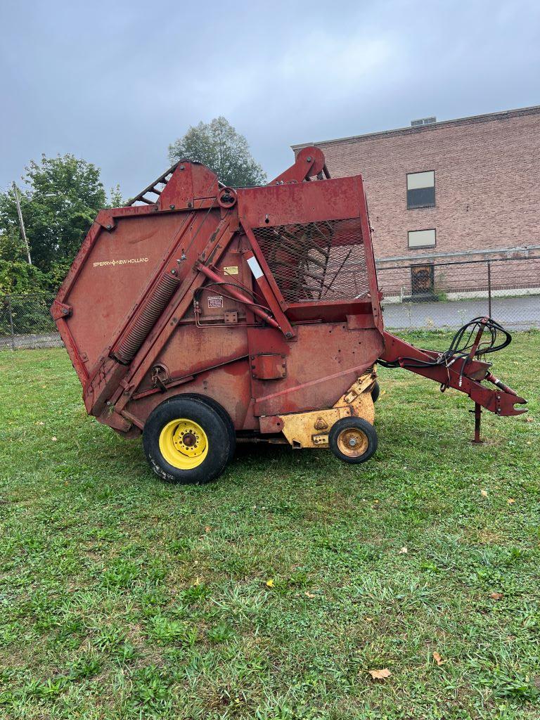 New Holland 851  Round Baler  WORKS