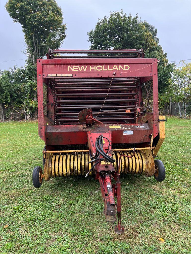 New Holland 851  Round Baler  WORKS