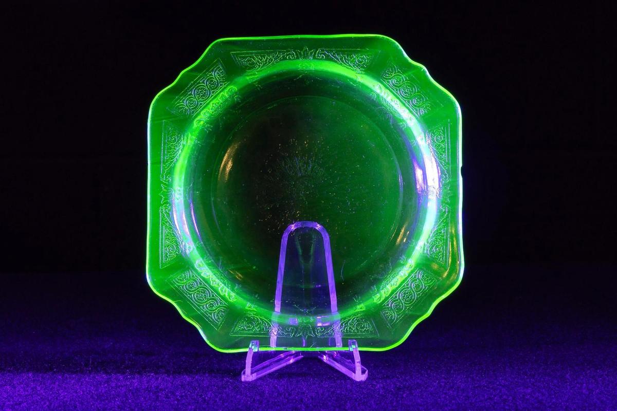 Uranium Glass Square Sandwich Plate