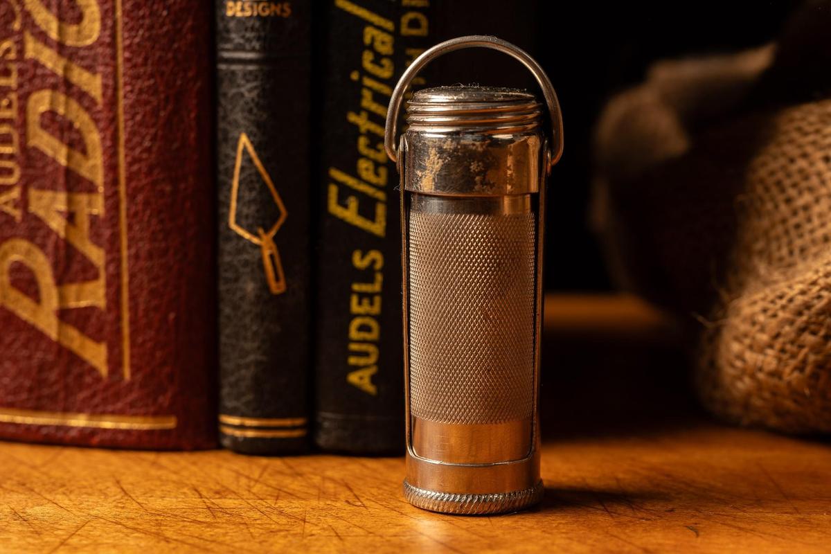 Marbleâ€™s Cylindrical Lighter