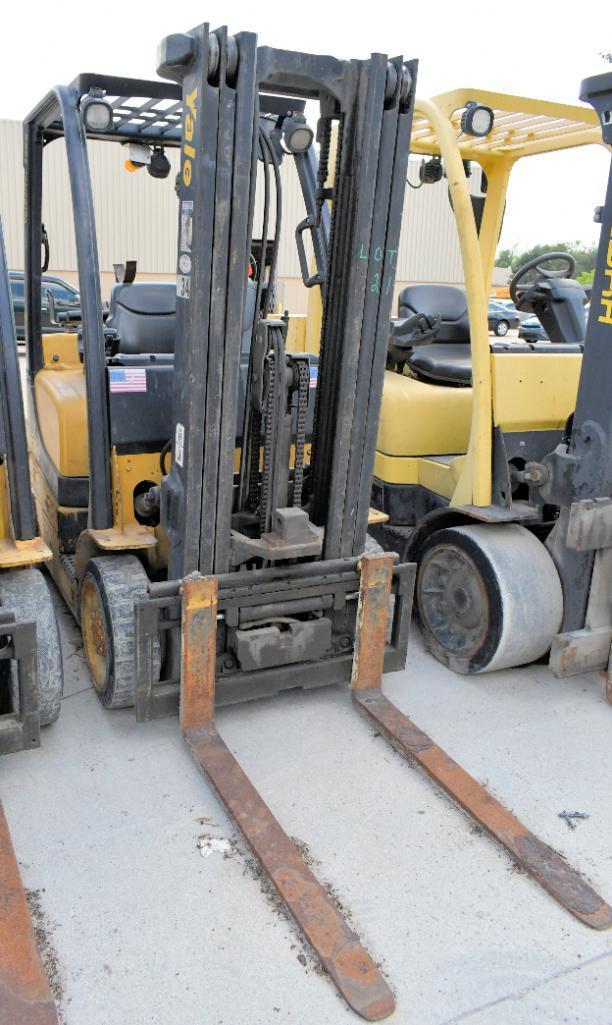 Yale Model GLC050VXNVSE083, 4800-Lbs. x 171.3" Lift Capacity LP Gas Fork Lift Truck