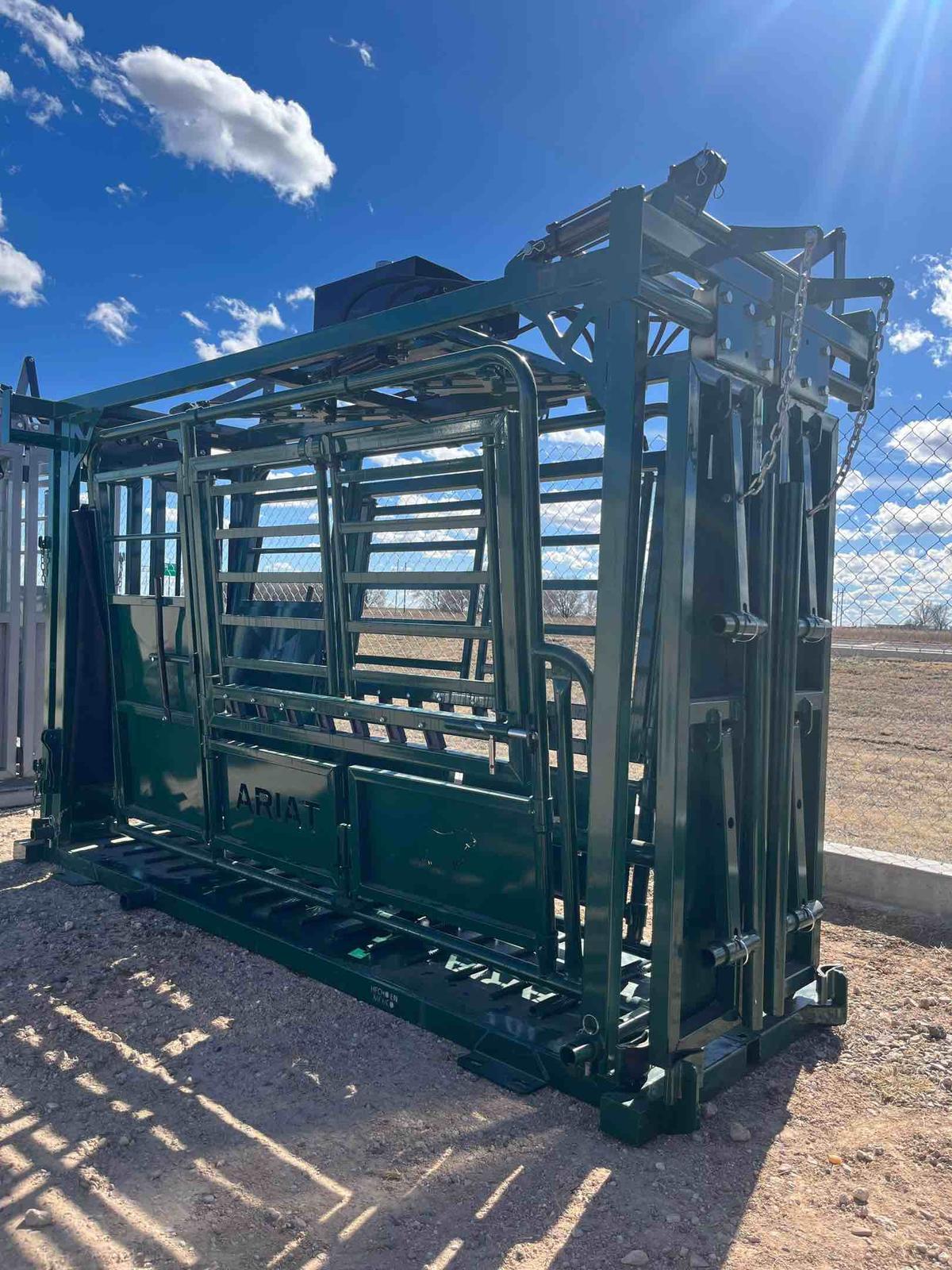 Ariat Hydraulic Cattle Chute