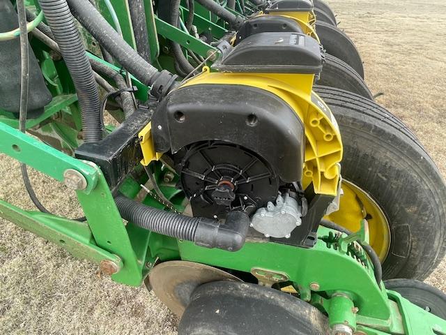 2011 John Deere DR24R30