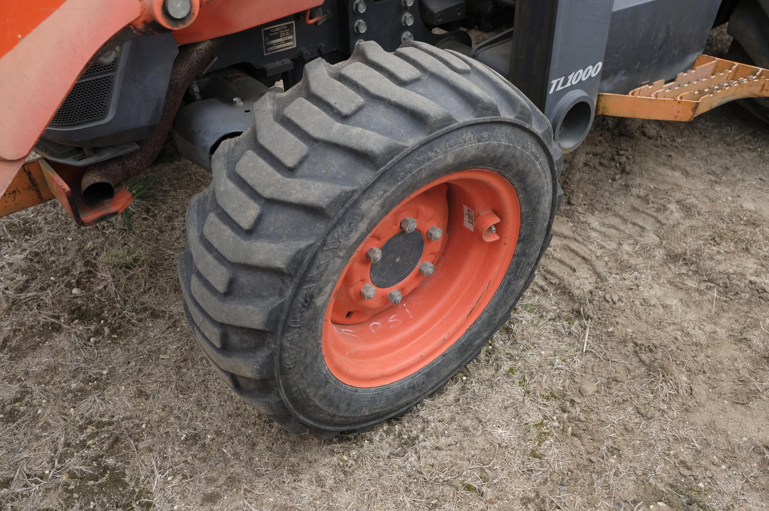 Kubota L39 backhoe