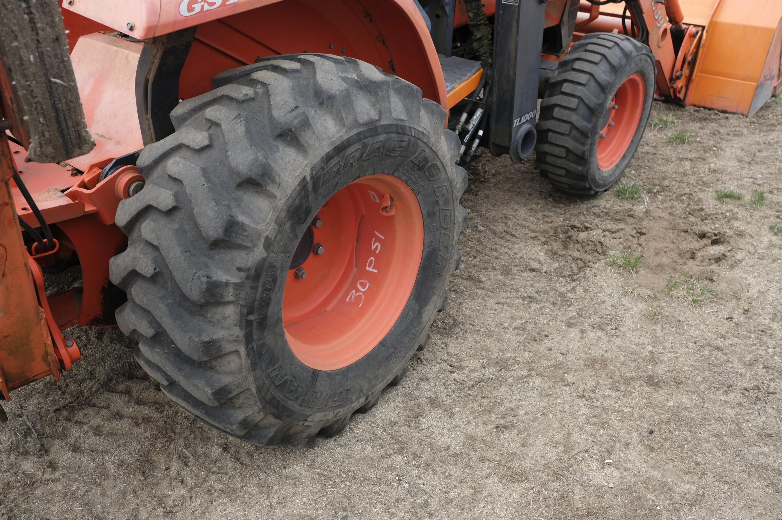 Kubota L39 backhoe