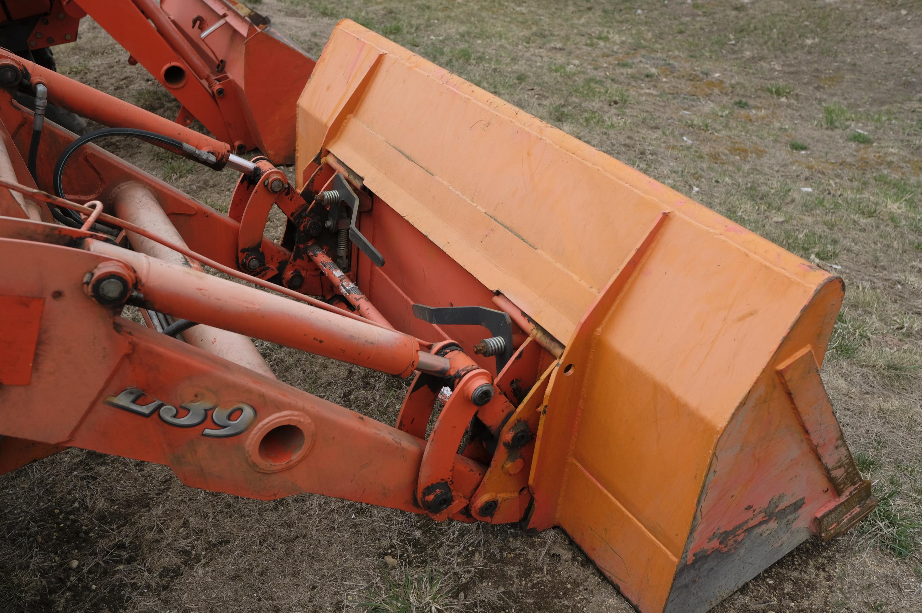 Kubota L39 backhoe