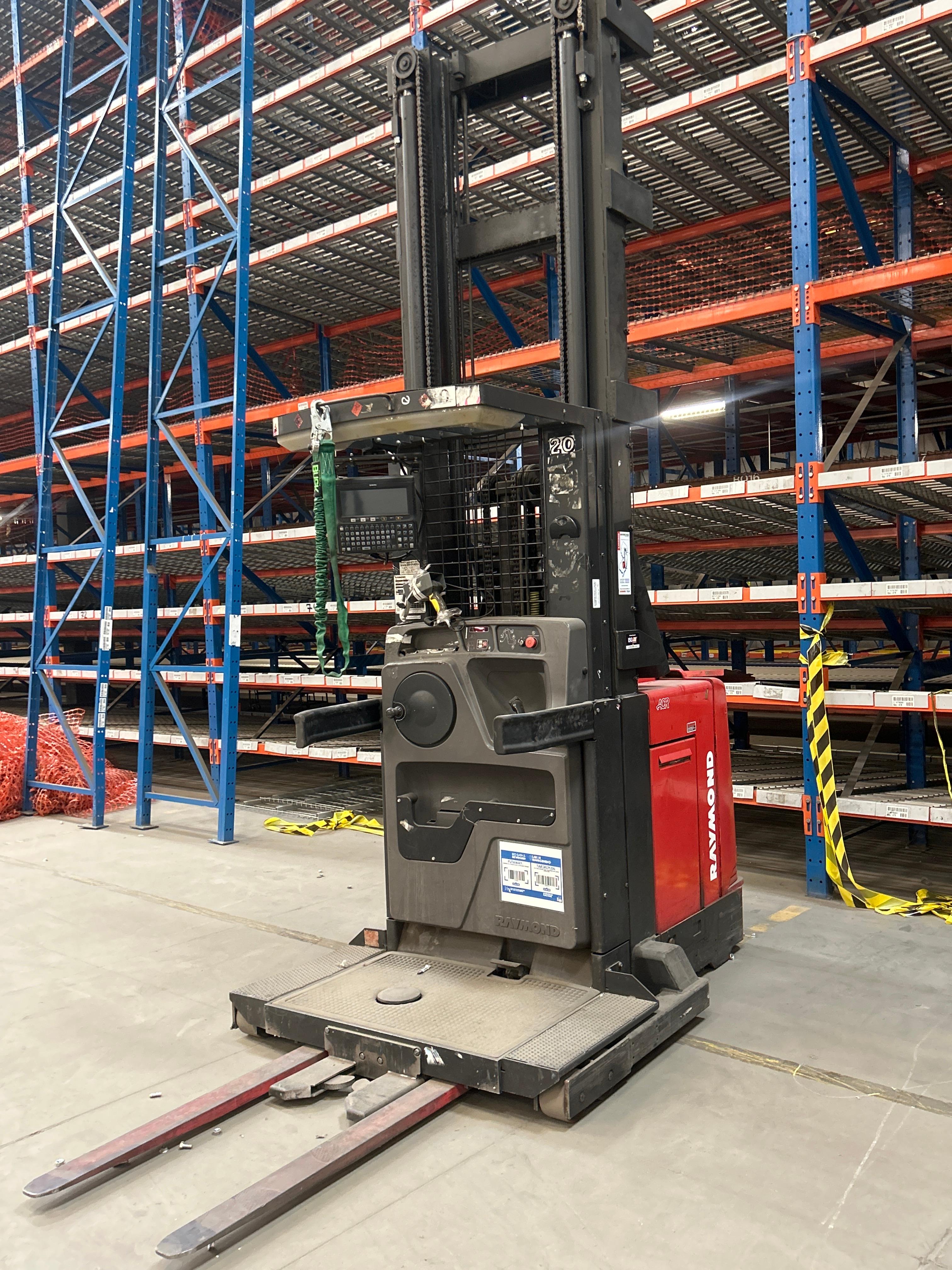 Wire Guided Raymond Order Picker Model 560-opc30tt