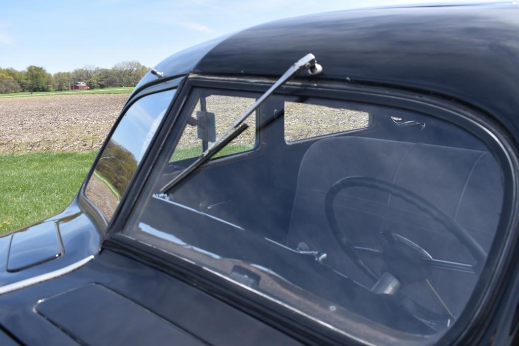 1937 Chrysler Airflow Sedan