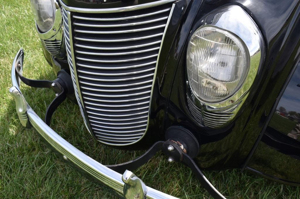 1937 Chrysler Airflow Sedan