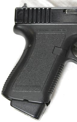Glock 19 Gen 2 9mm Pistol w/Holster, Spare Mags, and Mag Pouch