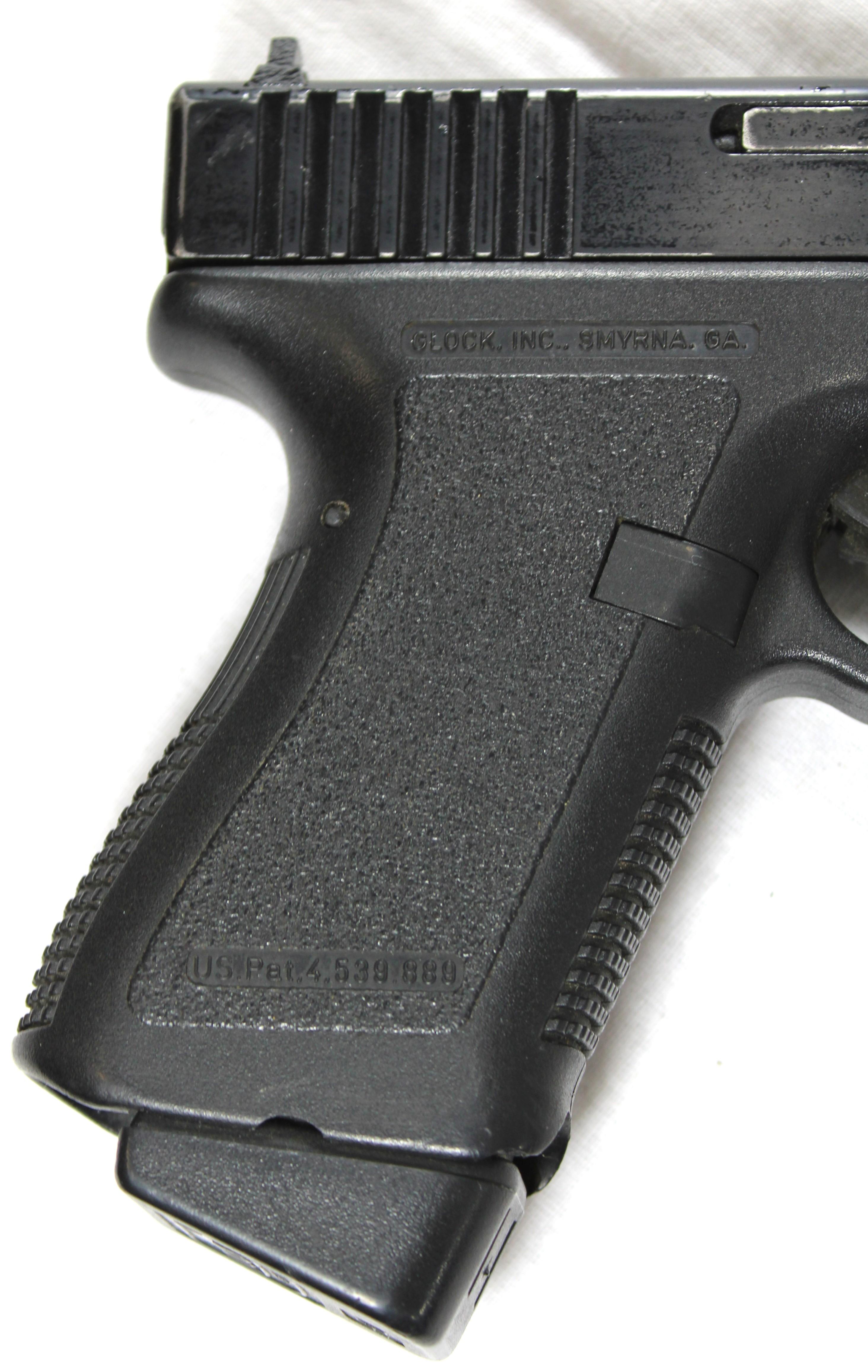 Glock 19 Gen 2 9mm Pistol w/Holster, Spare Mags, and Mag Pouch