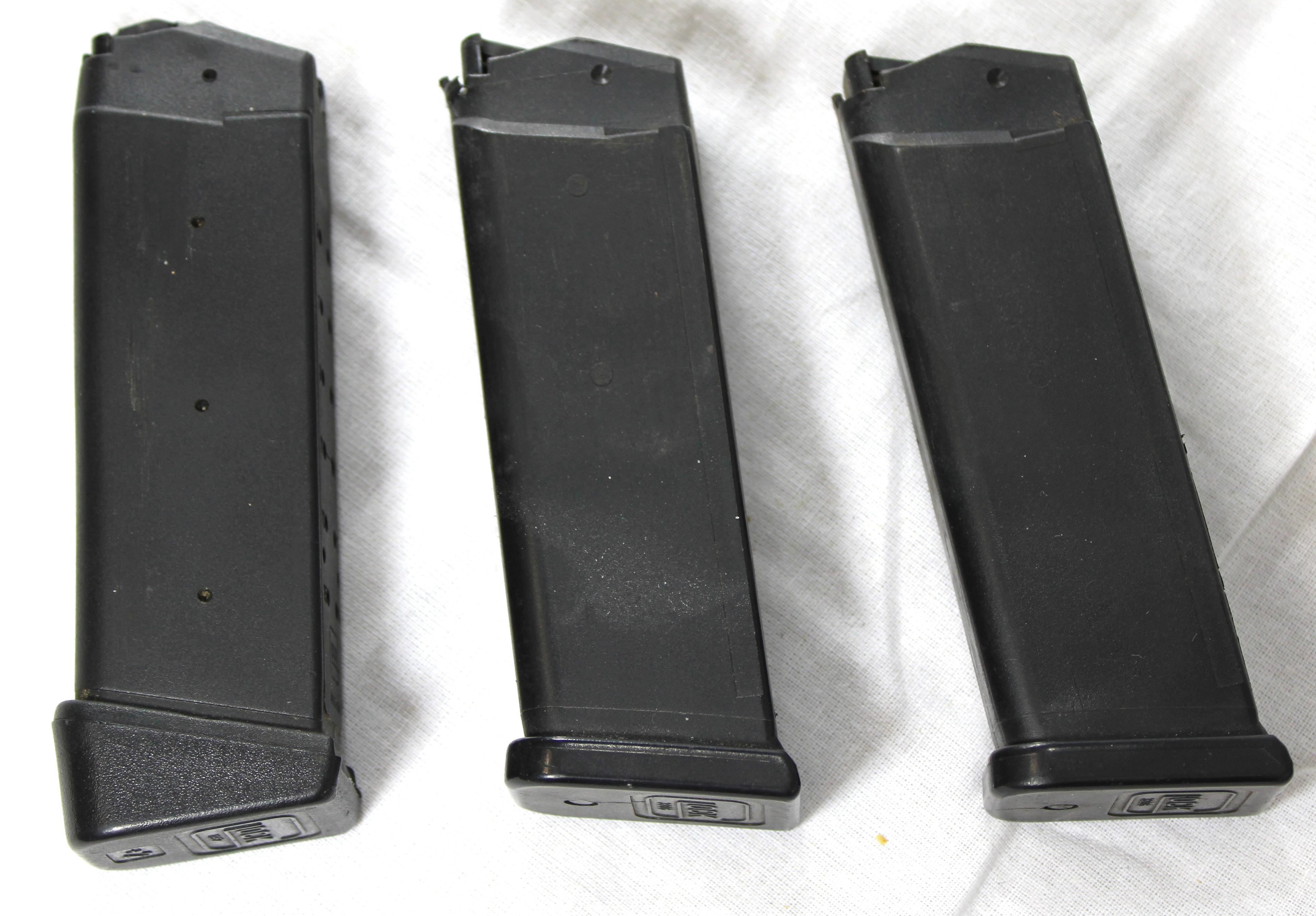 Glock 19 Gen 2 9mm Pistol w/Holster, Spare Mags, and Mag Pouch