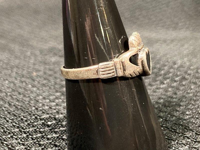 Sterling Silver Onyx Claddagh Ring Size 8