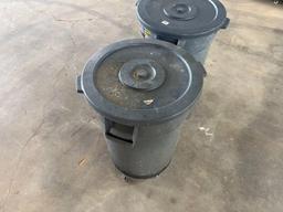 2-BRUTE 32 GALLON TRASH CAN WITH DOLLY