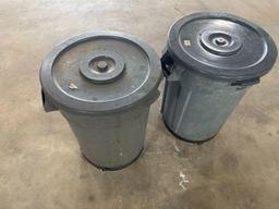 2-BRUTE 32 GALLON TRASH CAN WITH DOLLY