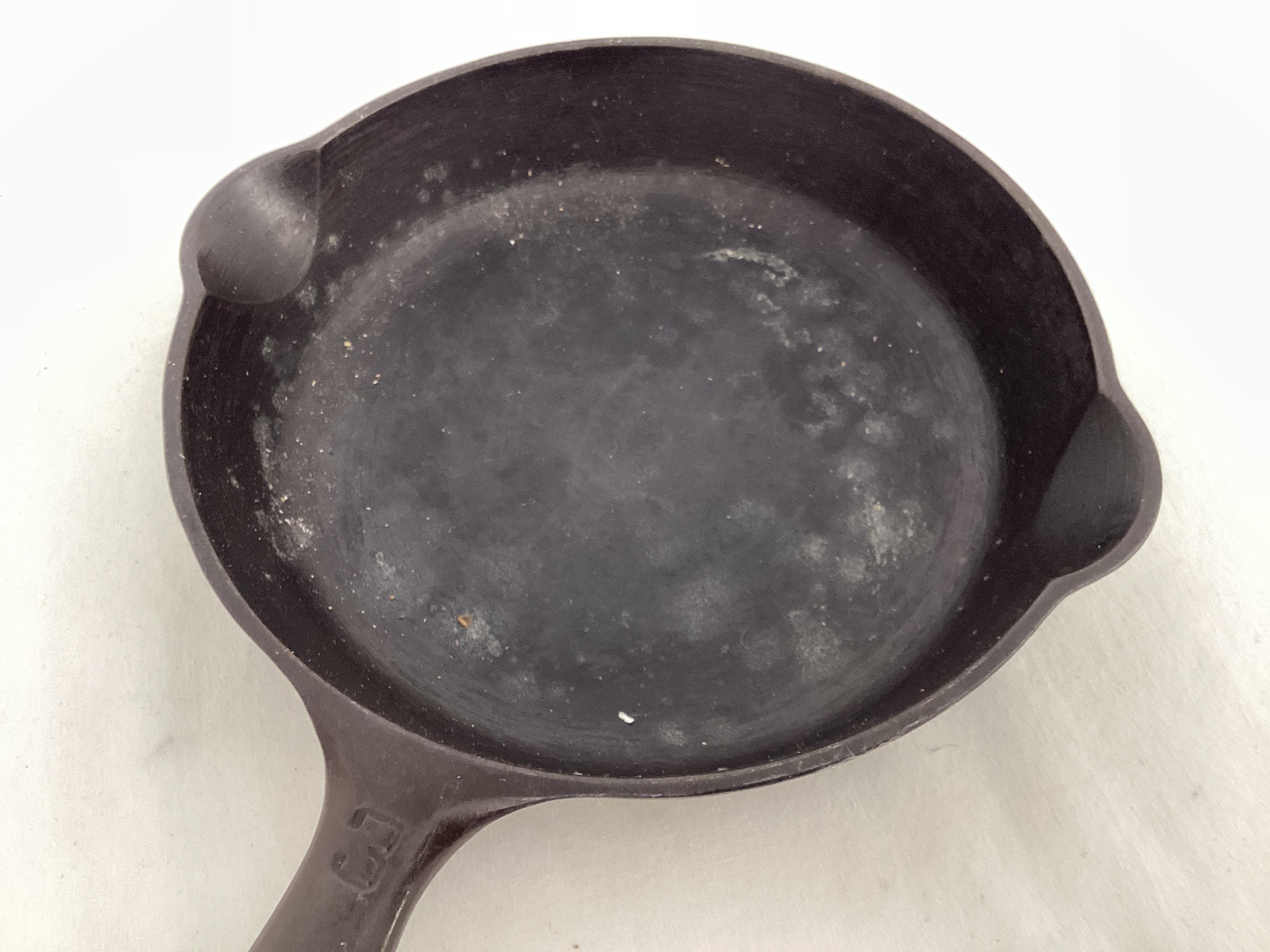 Griswold #3 Cast Iron Skillet