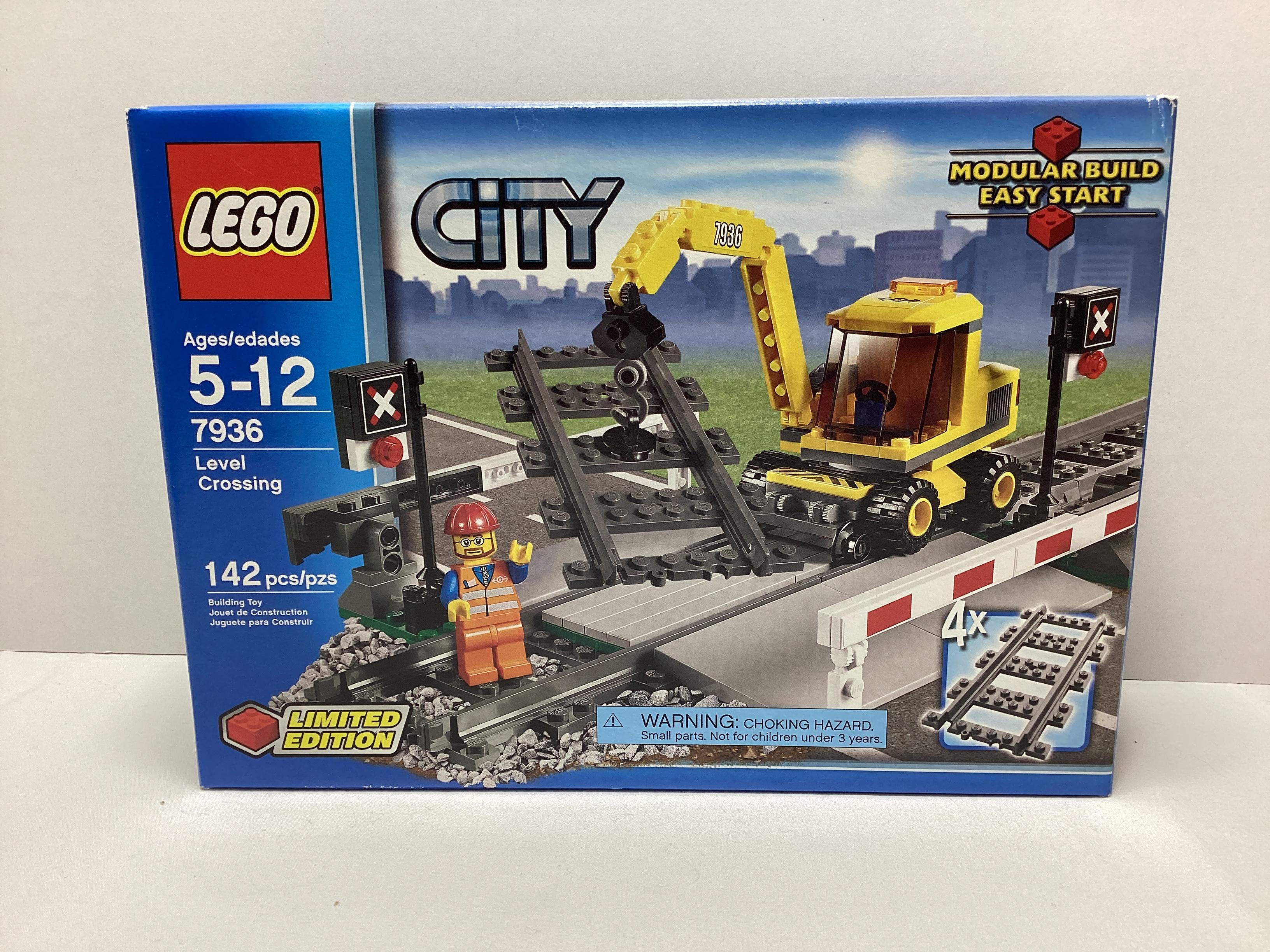 New LEGO City 7936 Level Crossing Building Set