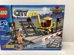 New LEGO City 7936 Level Crossing Building Set
