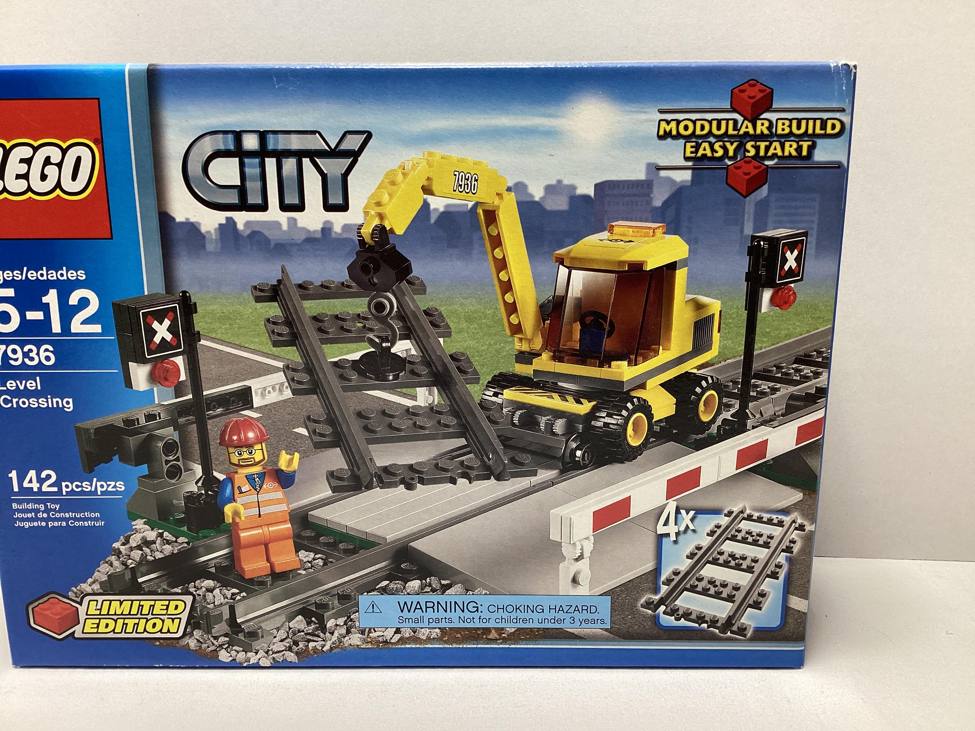 New LEGO City 7936 Level Crossing Building Set