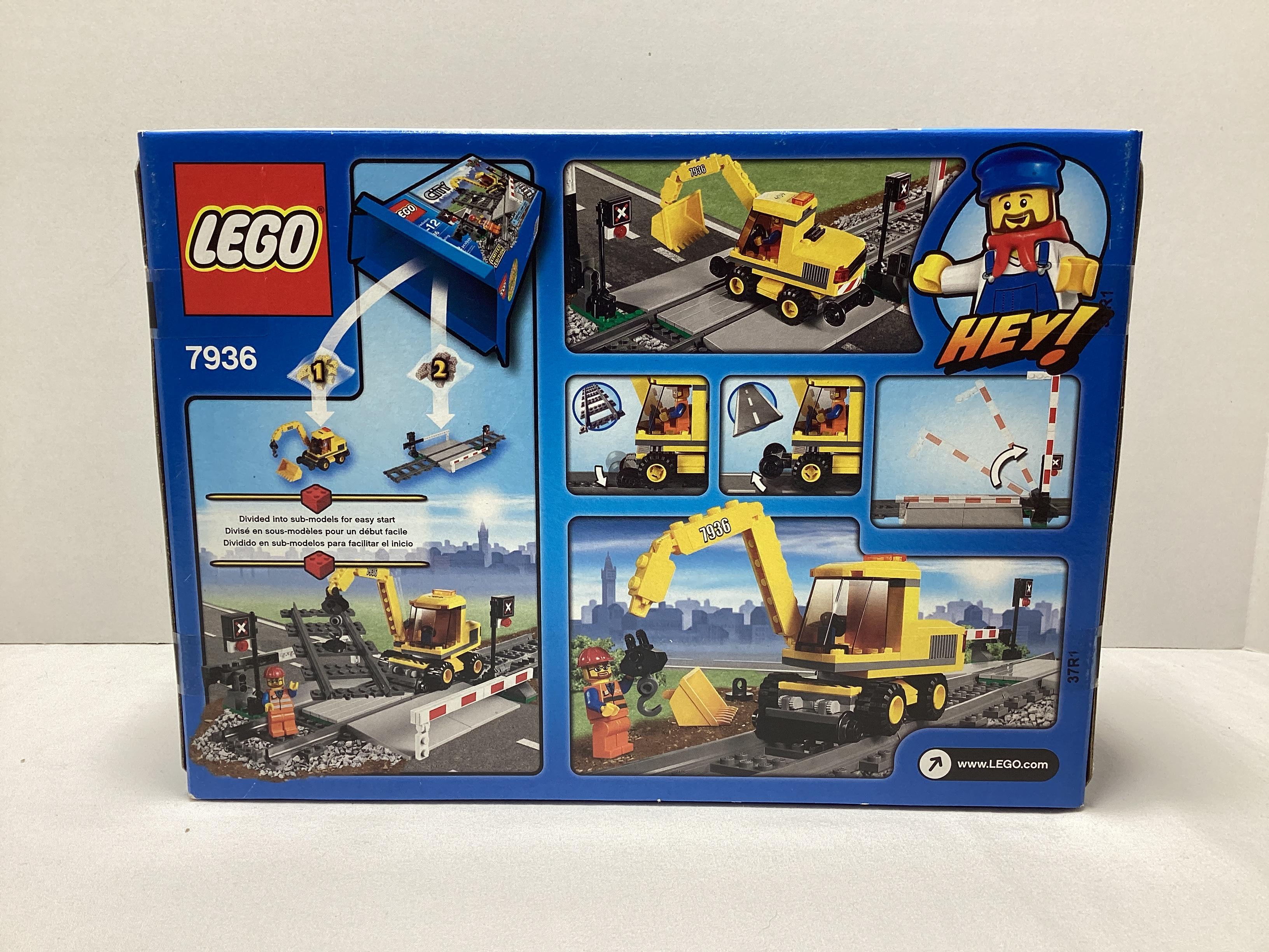 New LEGO City 7936 Level Crossing Building Set